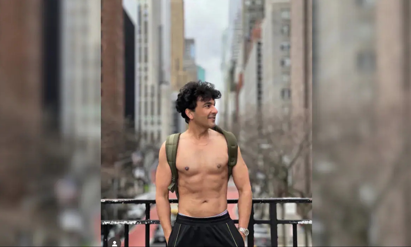 Shirtless Vikas Khanna